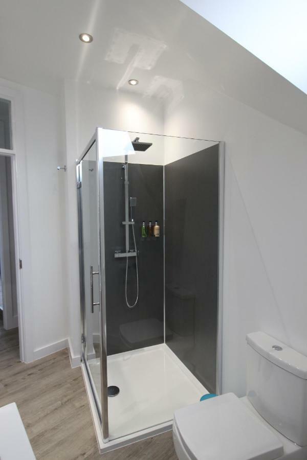 2 Serviced Apartments In Childwall-South Liverpool - Each Apartment Sleeps 6 Exterior foto