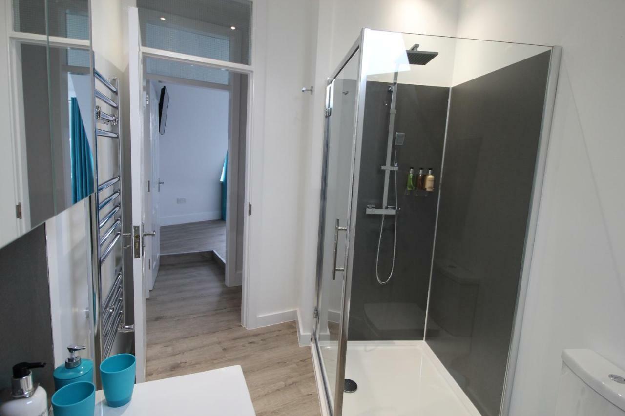 2 Serviced Apartments In Childwall-South Liverpool - Each Apartment Sleeps 6 Exterior foto
